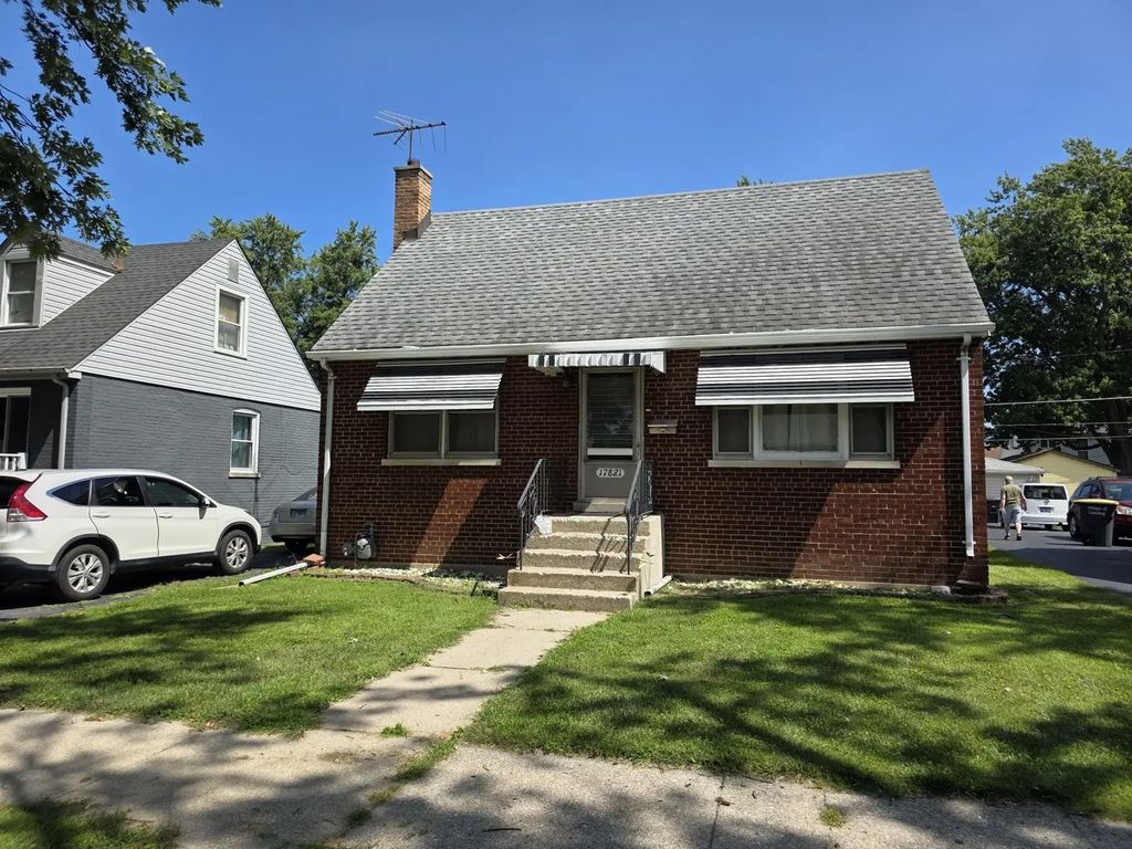 17821 Escanaba Avenue, Lansing
