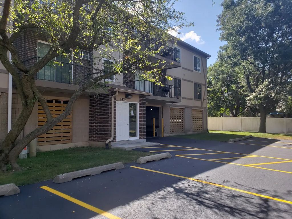 1675 Kiowa Circle 103, Naperville