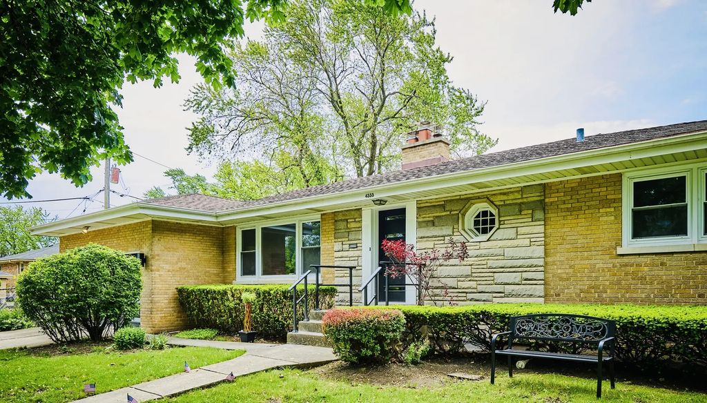4555 Cleveland Street, Skokie