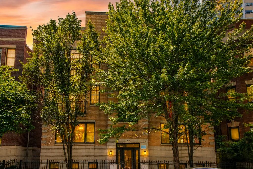 905 W Lawrence Avenue 1e, Chicago