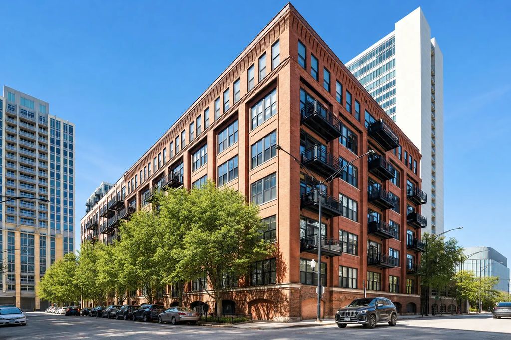 520 W Huron Street 412, Chicago, 60654