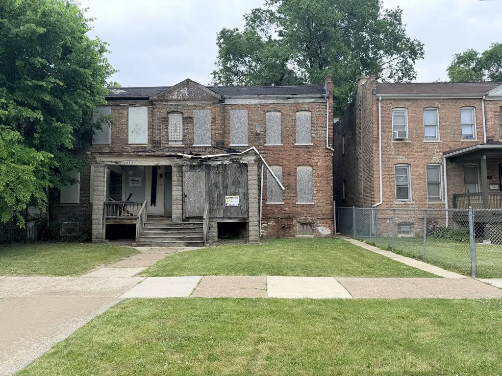 10529 S Corliss Avenue, Chicago, 60628