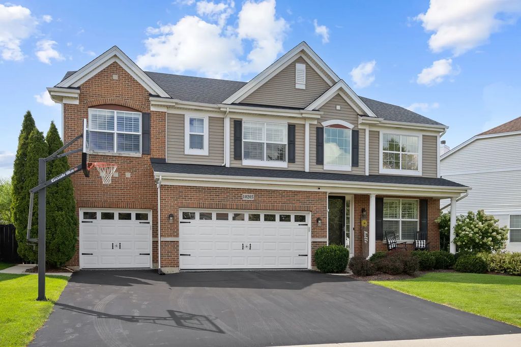 10203 Hunter Trail, Huntley