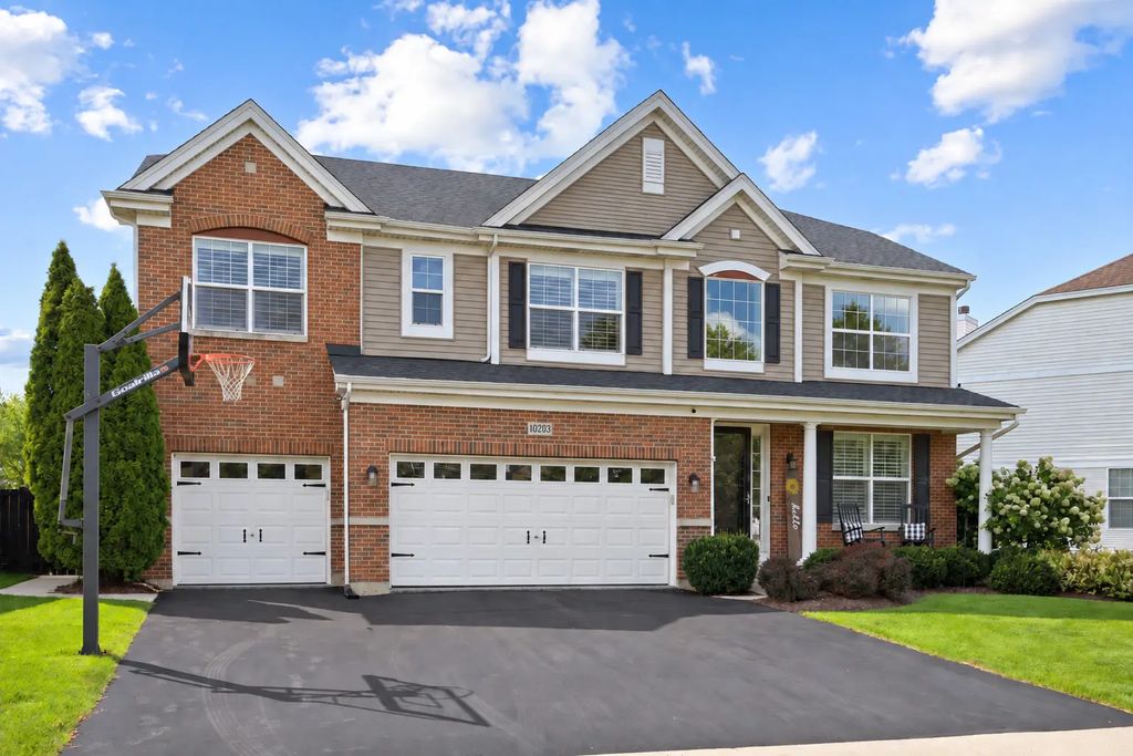 10203 Hunter Trail, Huntley