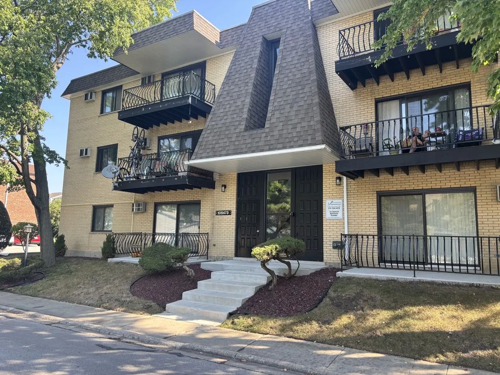 10s473 Echo Lane 12, Willowbrook