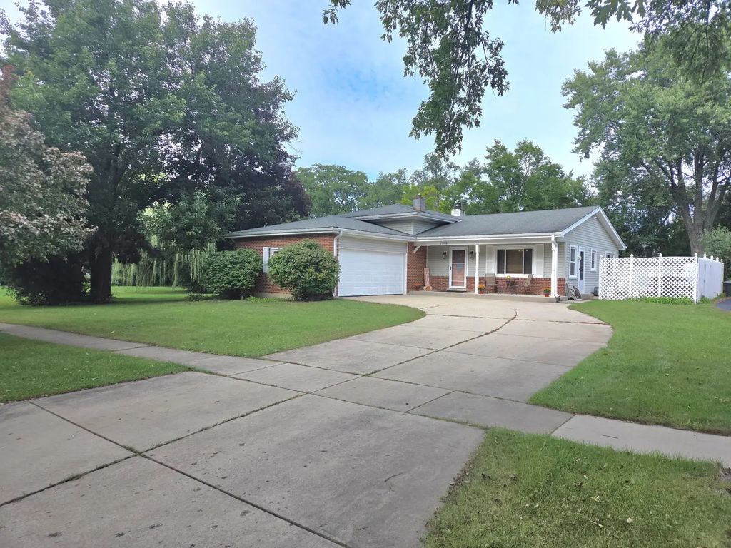 2018 Oxnard Drive, Downers Grove