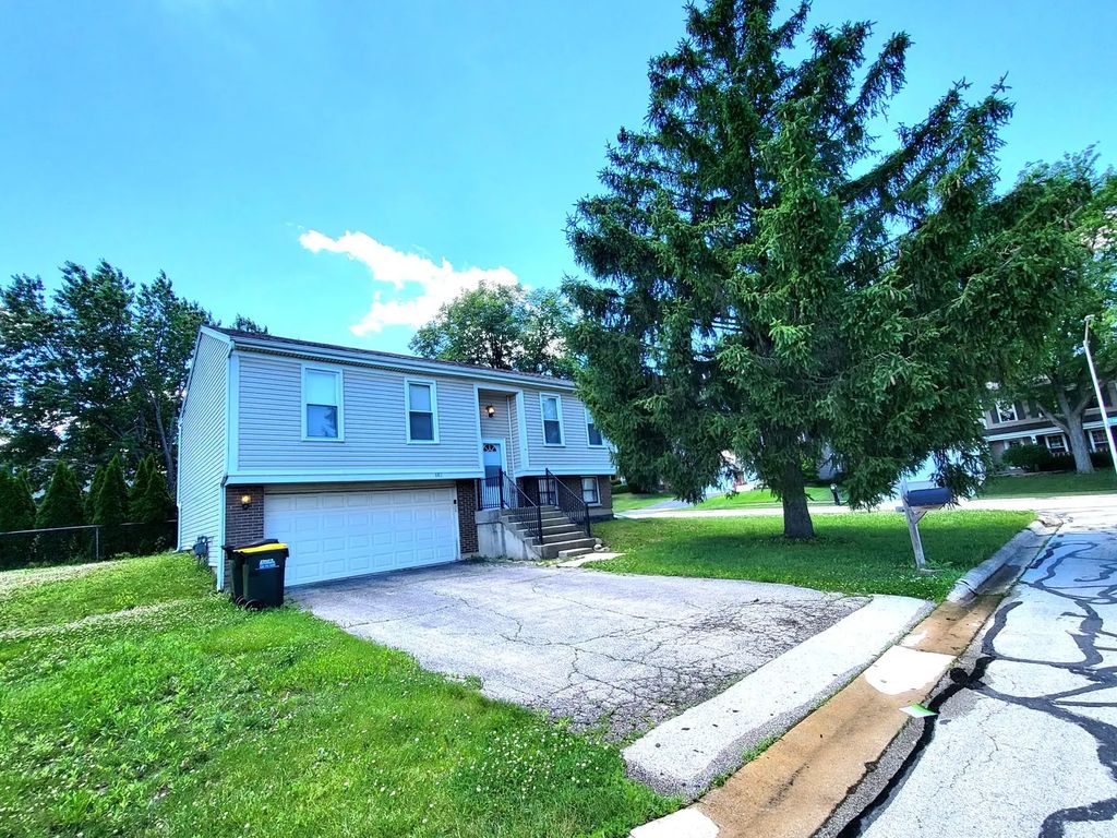 682 N Oswego Drive, Carol Stream