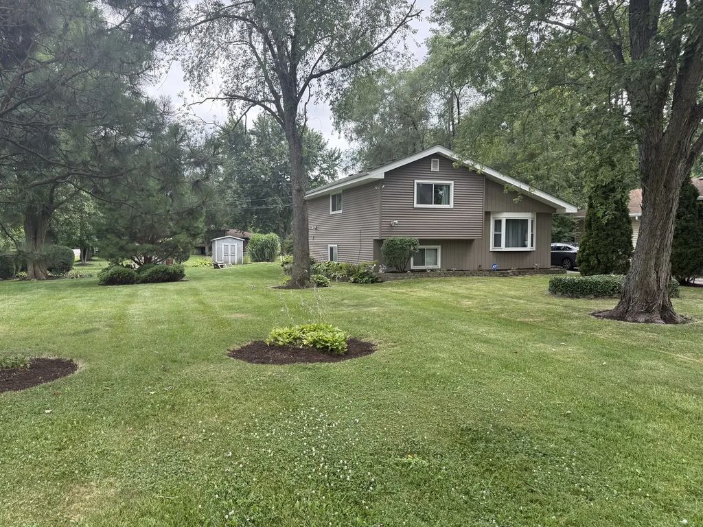 29w313 Ray Avenue, West Chicago