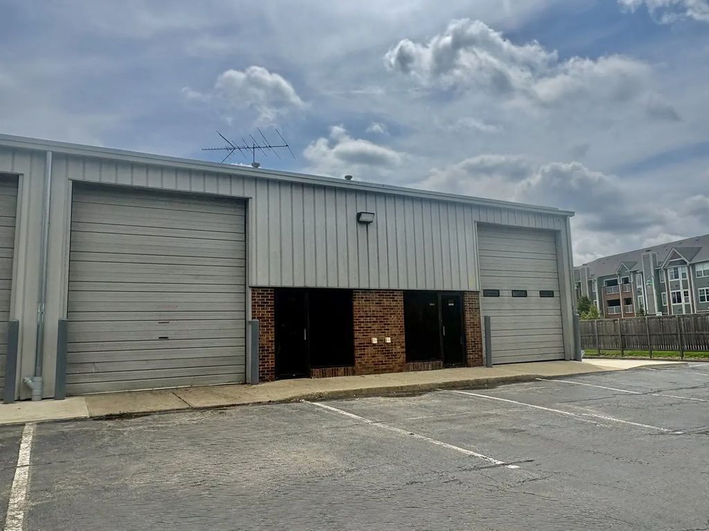 6804 Hobson Valley Drive 119, Woodridge