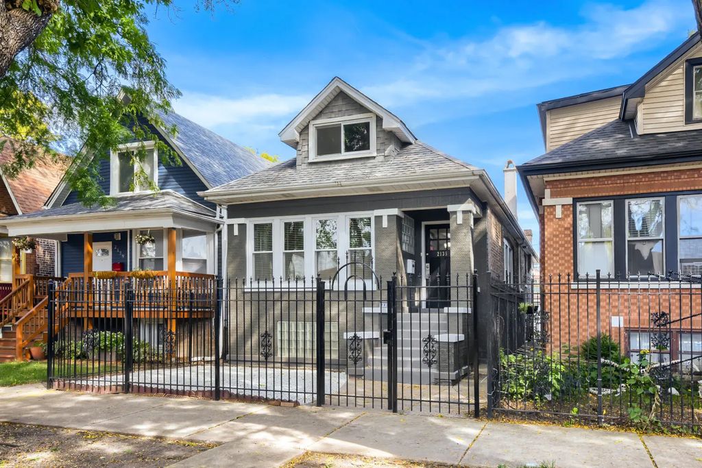2135 N Kilbourn Avenue, Chicago