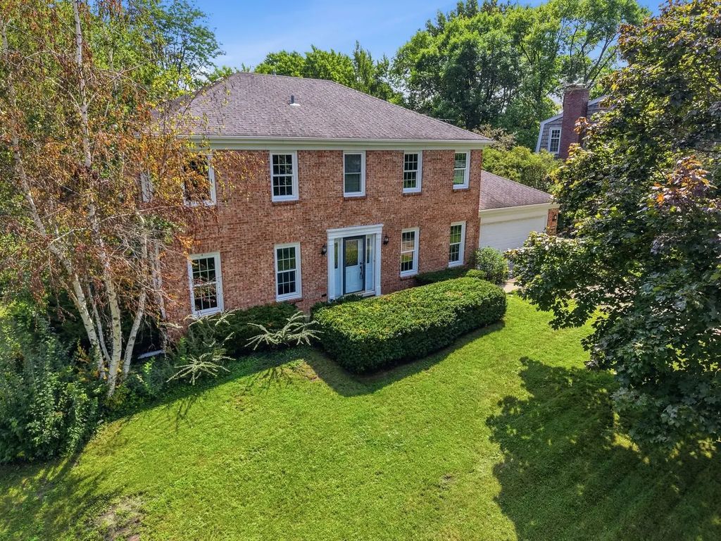 1170 Oak Ridge Circle, Barrington