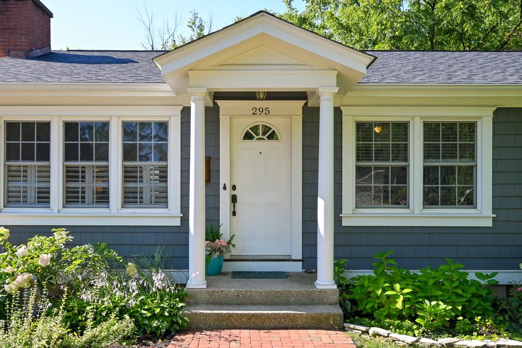 295 Cottage Avenue, Glen Ellyn