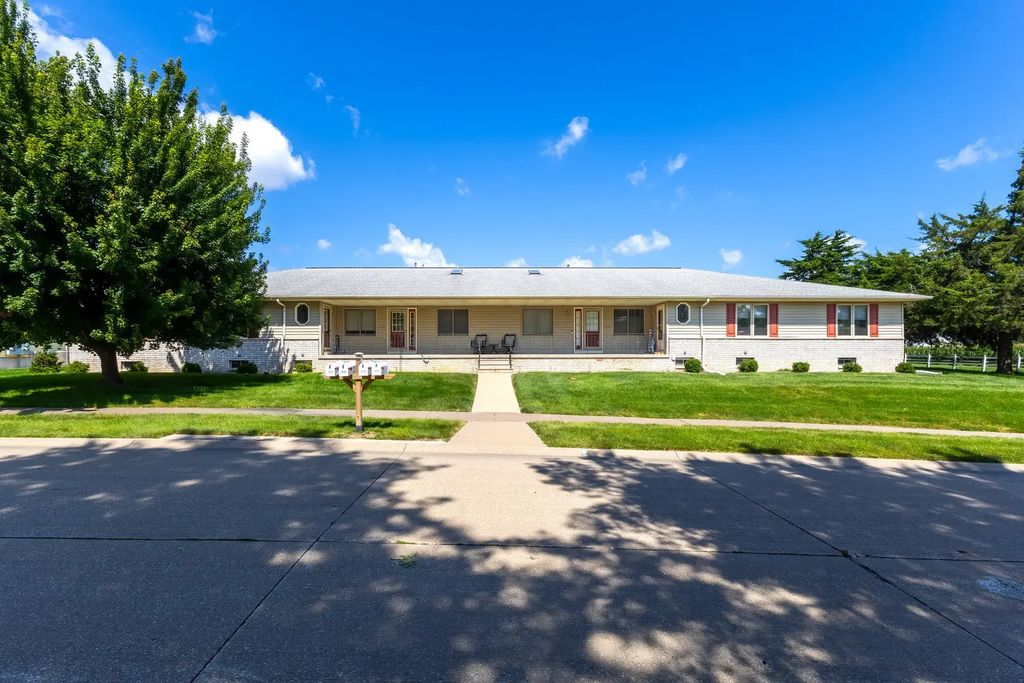 1233 47th Ave Court 16, East Moline