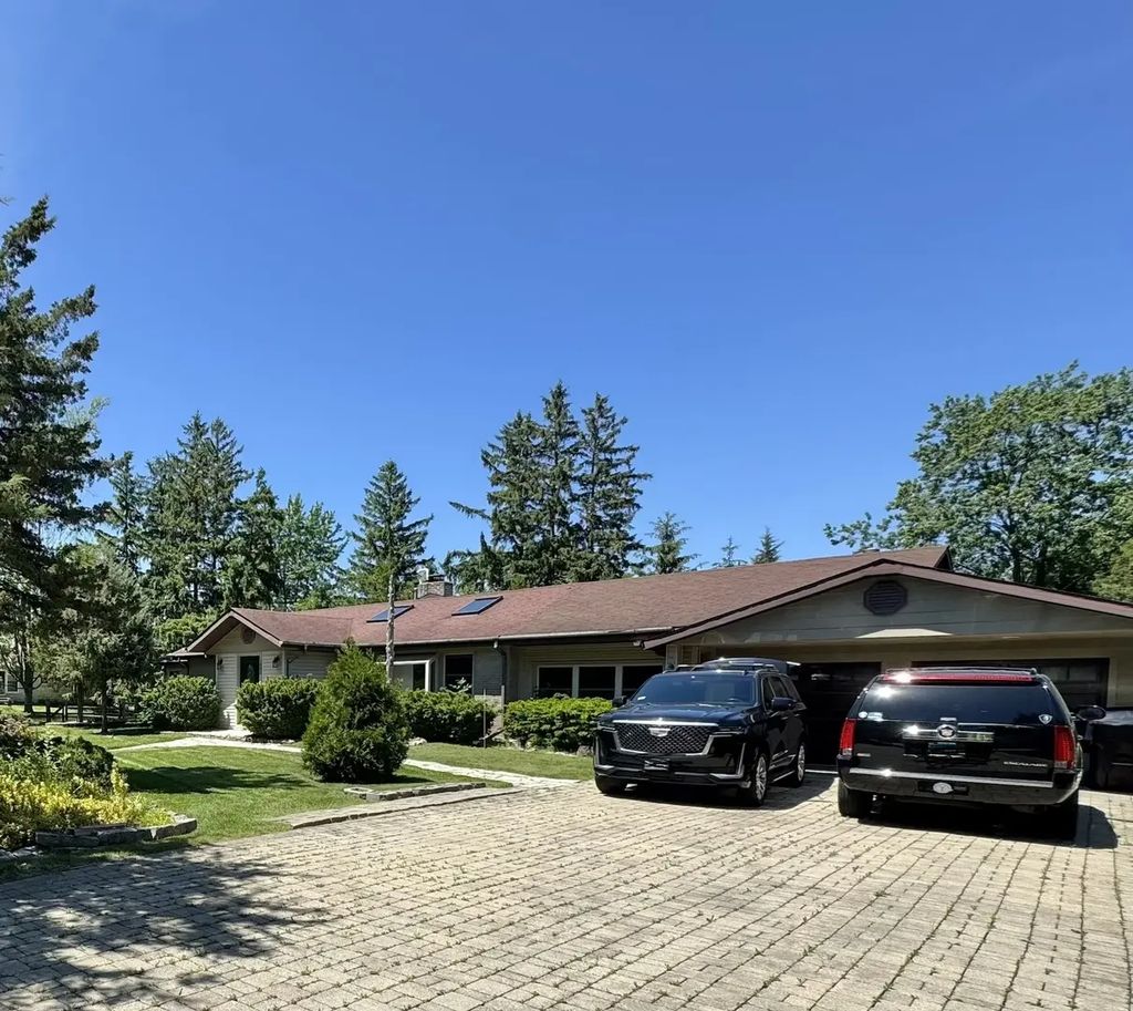 1802 Walnut Circle, Northbrook