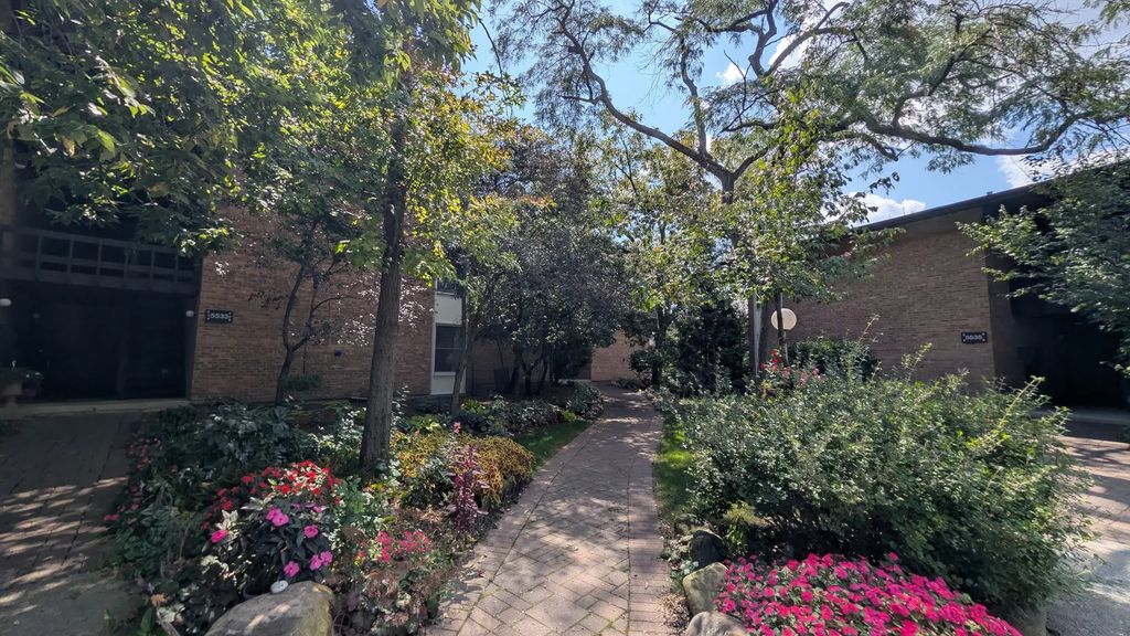 5534 E Lake Drive B, Lisle