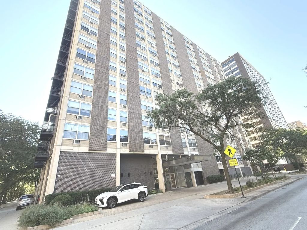 3033 N Sheridan Road 403, Chicago, 60657