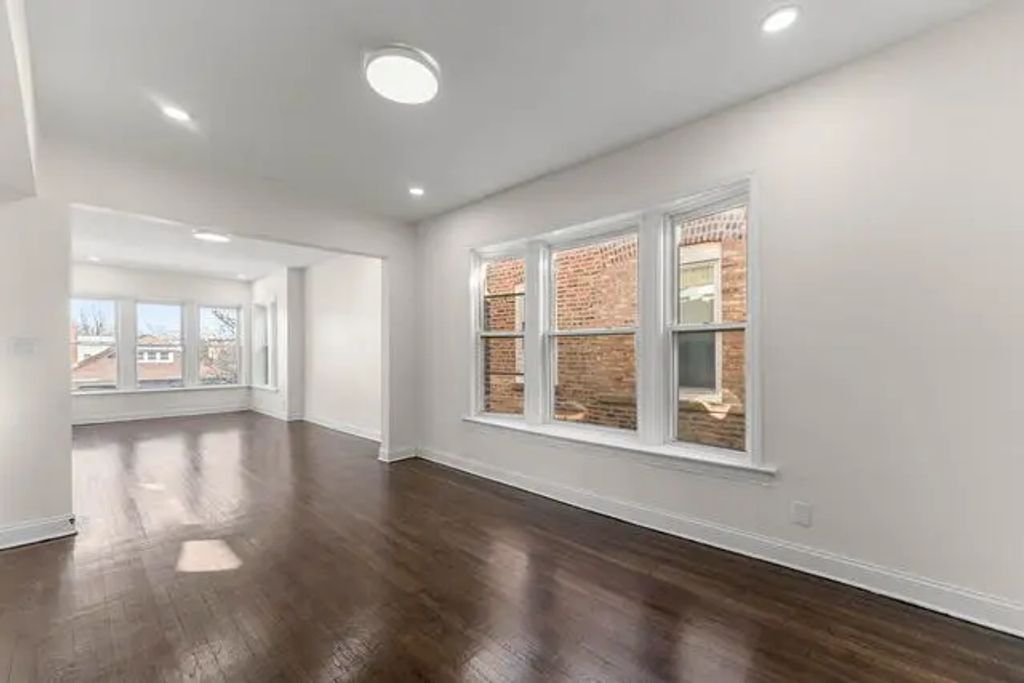 7532 S Champlain Avenue 1st, Chicago