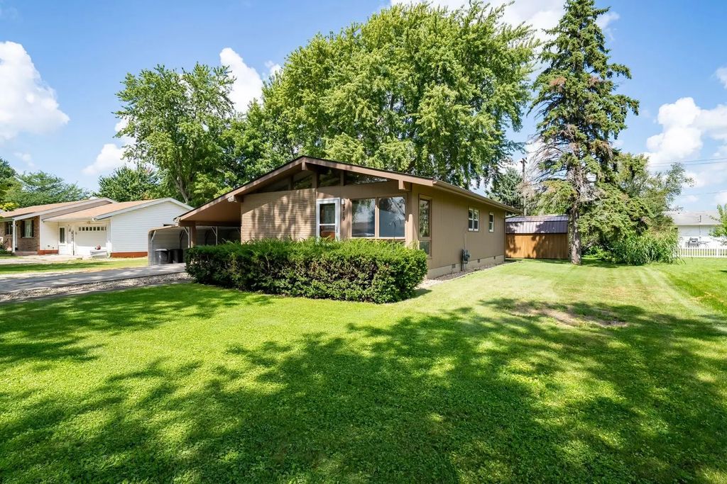 319 E Elm Street, Piper City