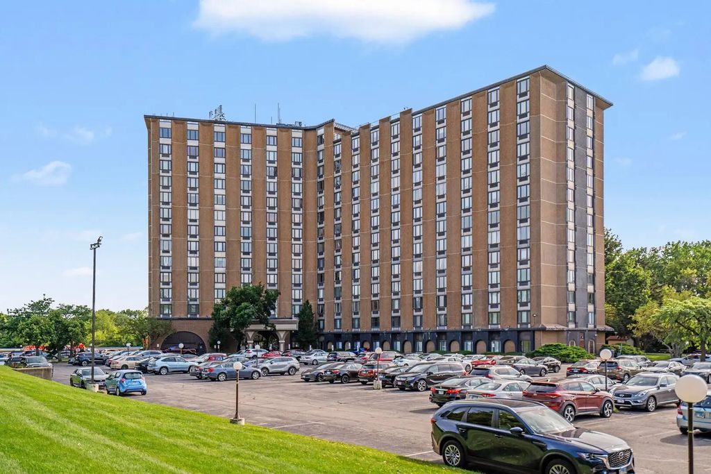 1 Renaissance Place 3g, Palatine