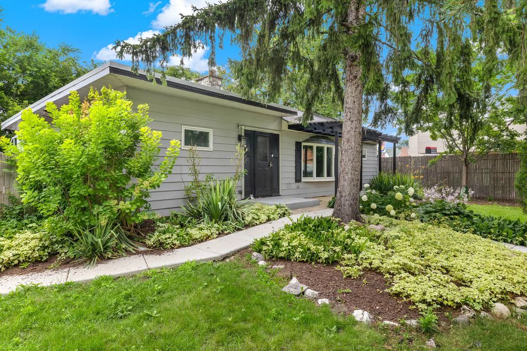 268 N Bonnie Brae Avenue, Elmhurst