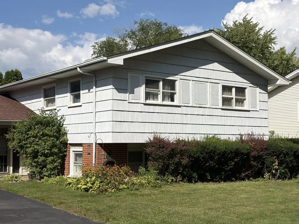 570 Jamison Lane, Hoffman Estates