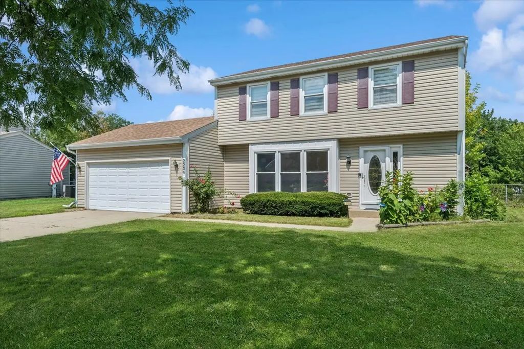 2204 Kensington Drive, Schaumburg