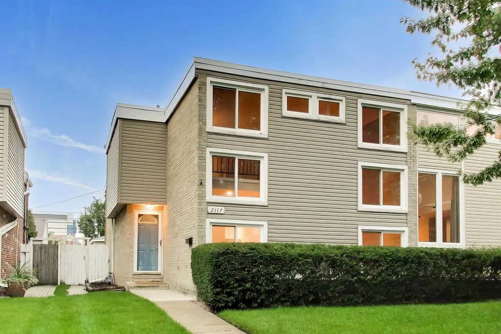 2117 E Gregory Street, Arlington Heights