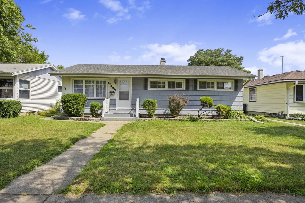 17427 Lorenz Avenue, Lansing