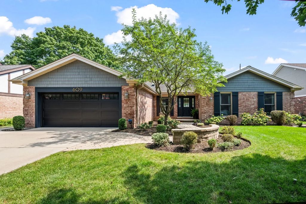 609 N Carlyle Lane, Arlington Heights