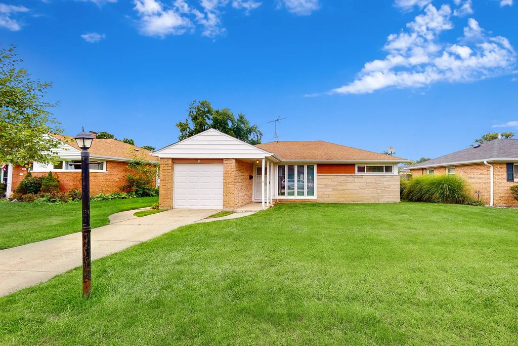 1161 W Grant Drive, Des Plaines