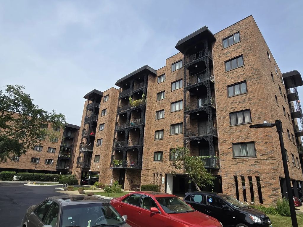 9332 Landings Lane 502, Des Plaines, 60016