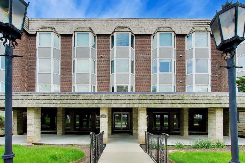 201 Thames Parkway 3h, Park Ridge, 60068