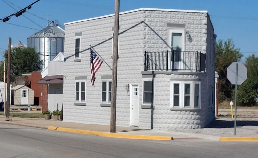 225 Main Street S, Clay City