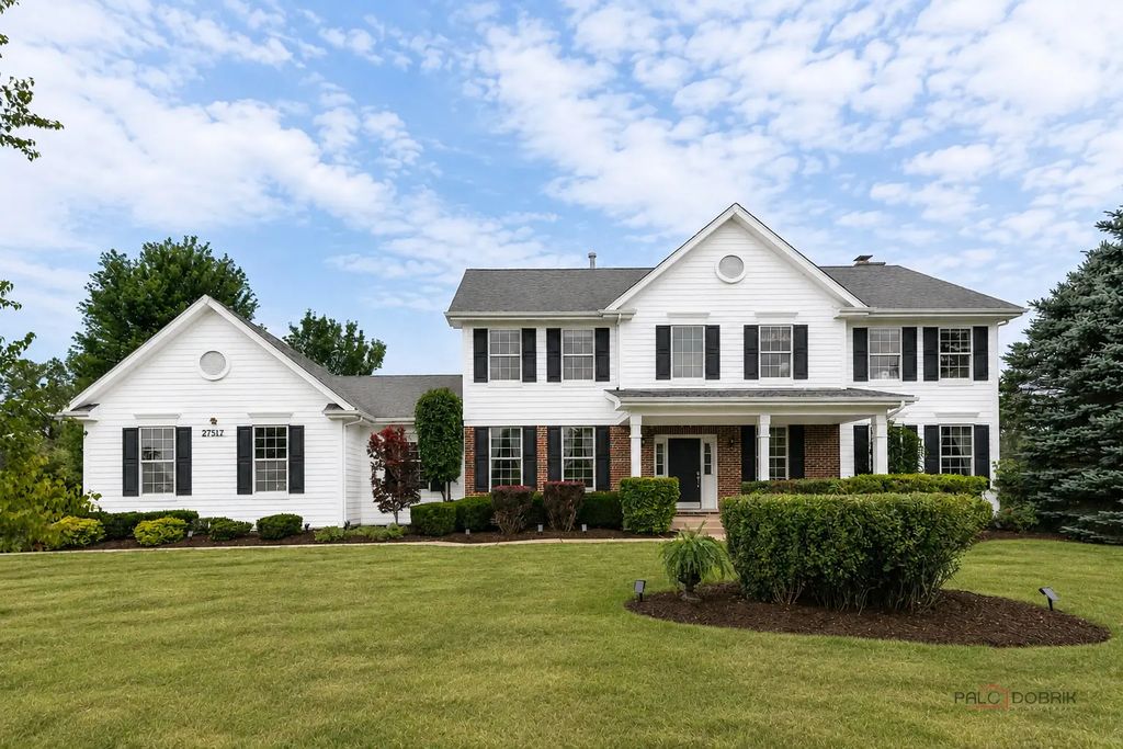 27517 E Savannah Trail, Lake Barrington