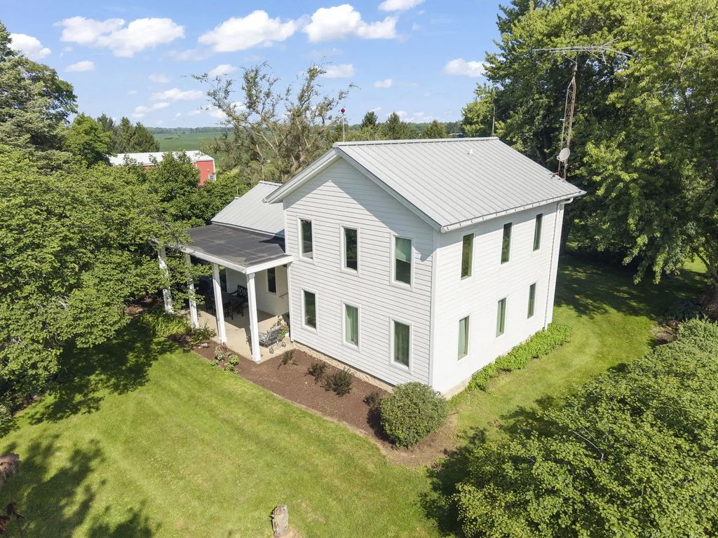 41w020 Seavey Road, Sugar Grove