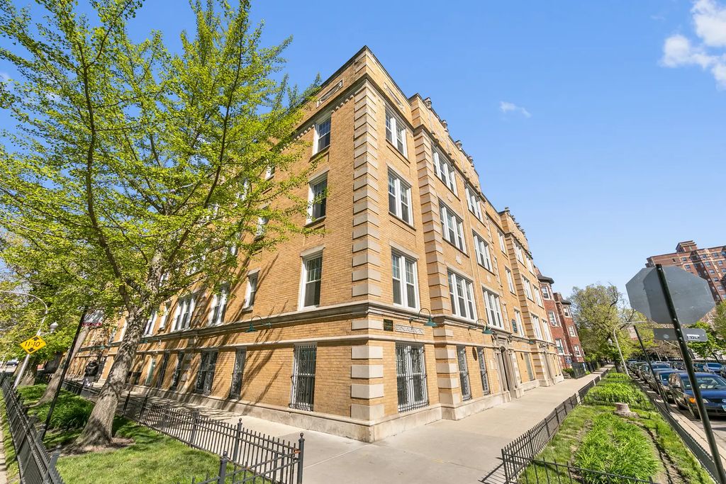 1112 W Glenlake Avenue 3, Chicago, 60660