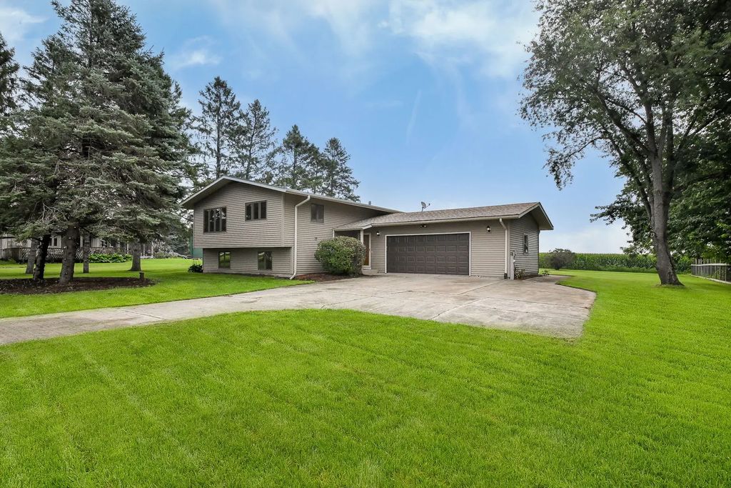 2s557 Bliss Road, Sugar Grove