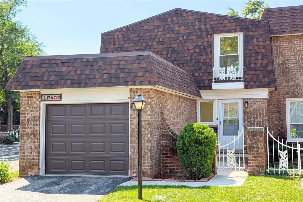 17w747 Standish Lane, Villa Park