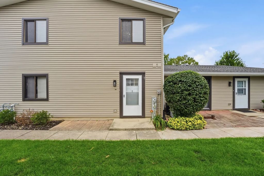 124 Fairlane Court D, Bloomingdale