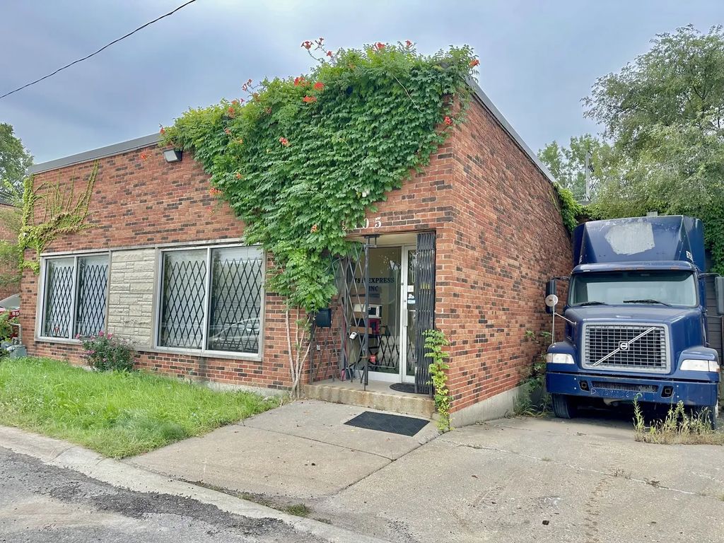 9105 Belden Avenue, Franklin Park