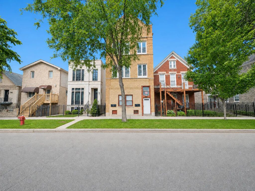 3320 S Carpenter Street, Chicago