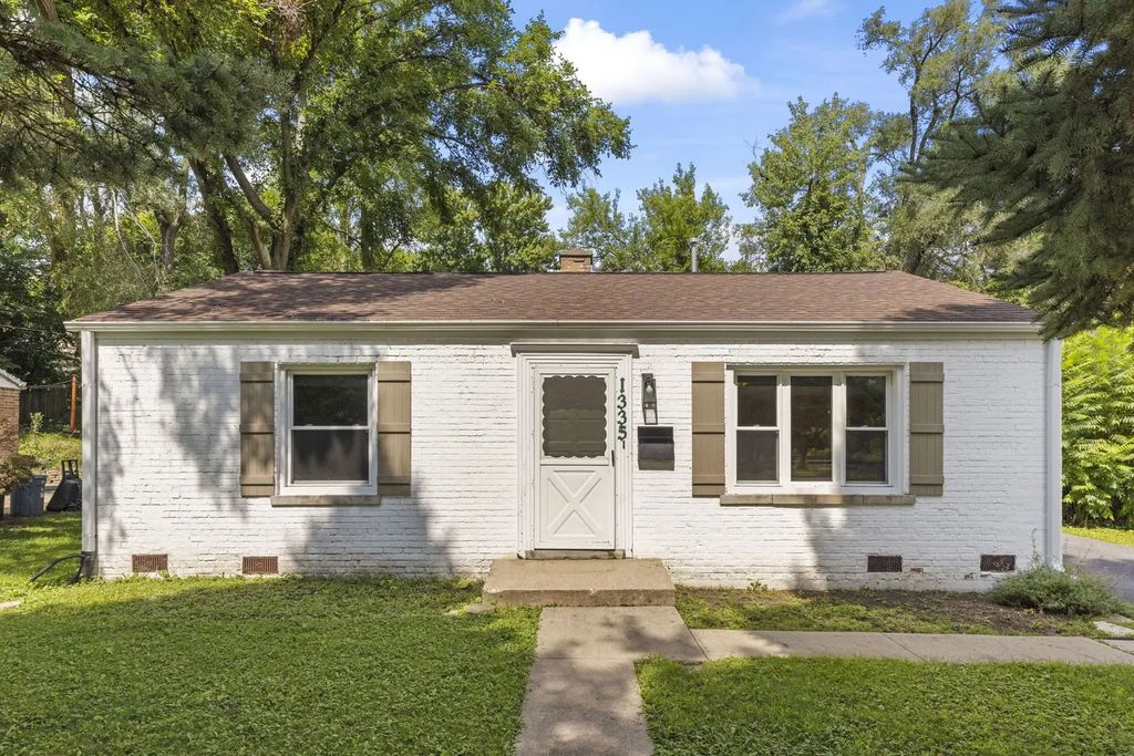 1335 College Avenue, Wheaton