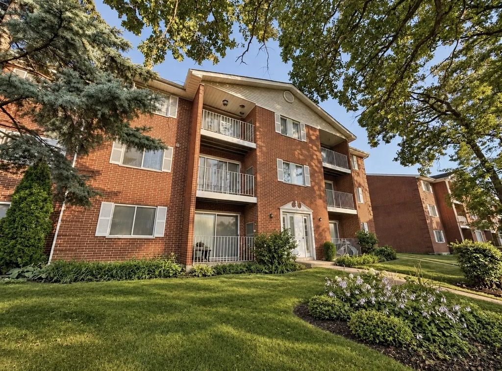 381 Oak Trails Road 201, Des Plaines