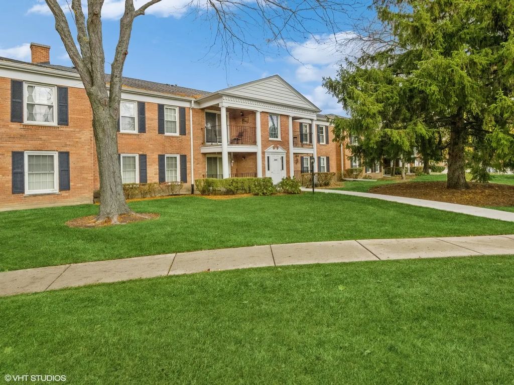 550 Shorely Drive 104, Barrington, 60010