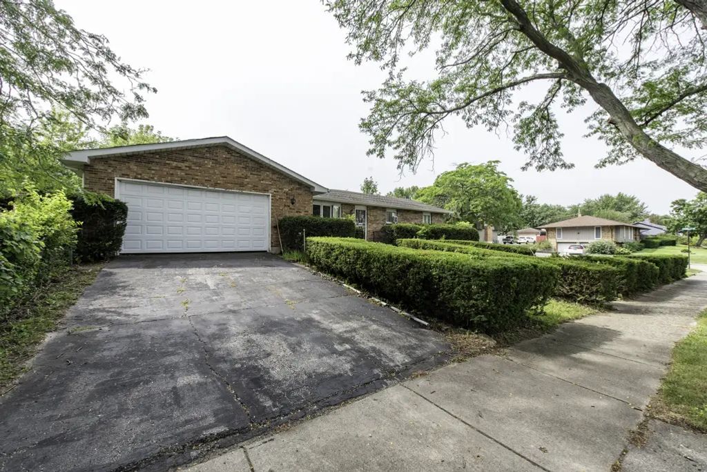 2715 Hyde Park Avenue, Waukegan