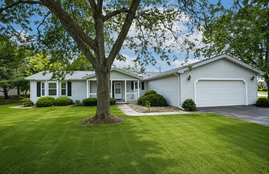 9 Hialeah Court, Grayslake