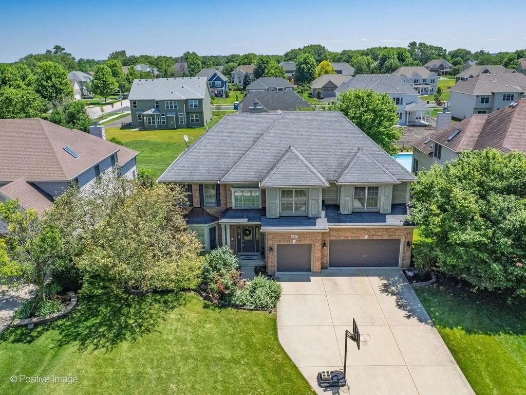 537 N Sycamore Lane, North Aurora