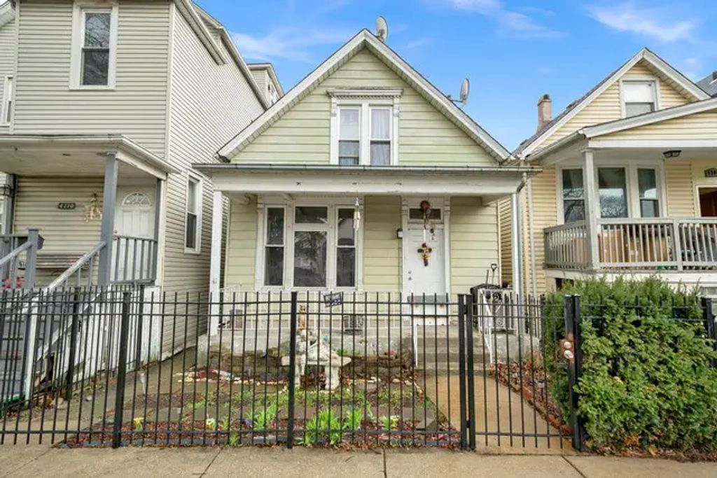 4208 S Artesian Avenue, Chicago