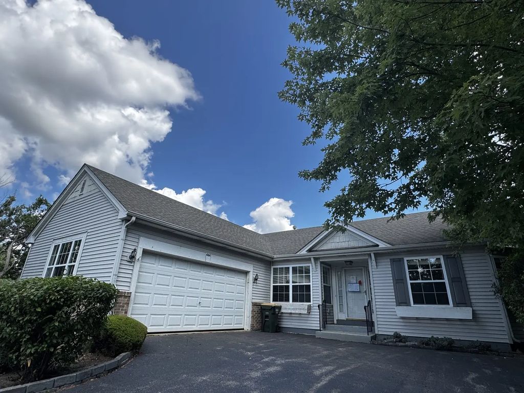 444 Badger Lane, Oswego