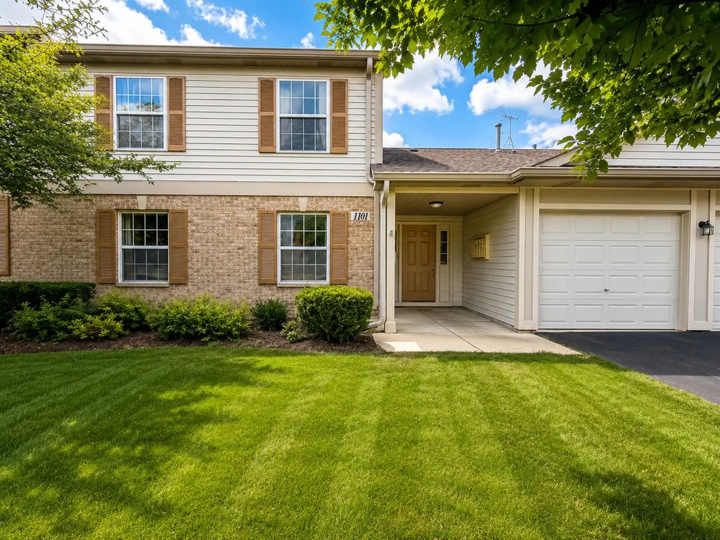 1101 Yorkshire Court B, Elgin
